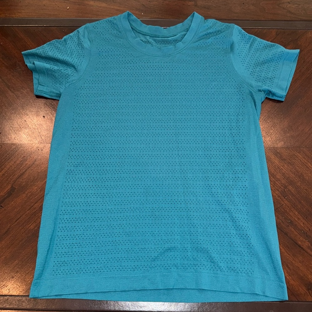 EUC lululemon Breeze By short sleeve top size 10.